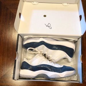 Jordan retro 11 low XL snakeskin navy blue